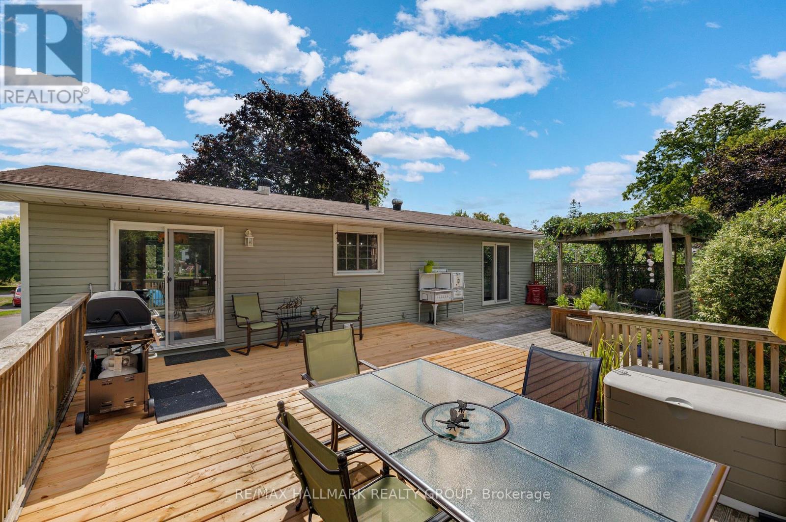 2 Armstrong Place, North Dundas, Ontario  K0C 1H0 - Photo 34 - X12393219