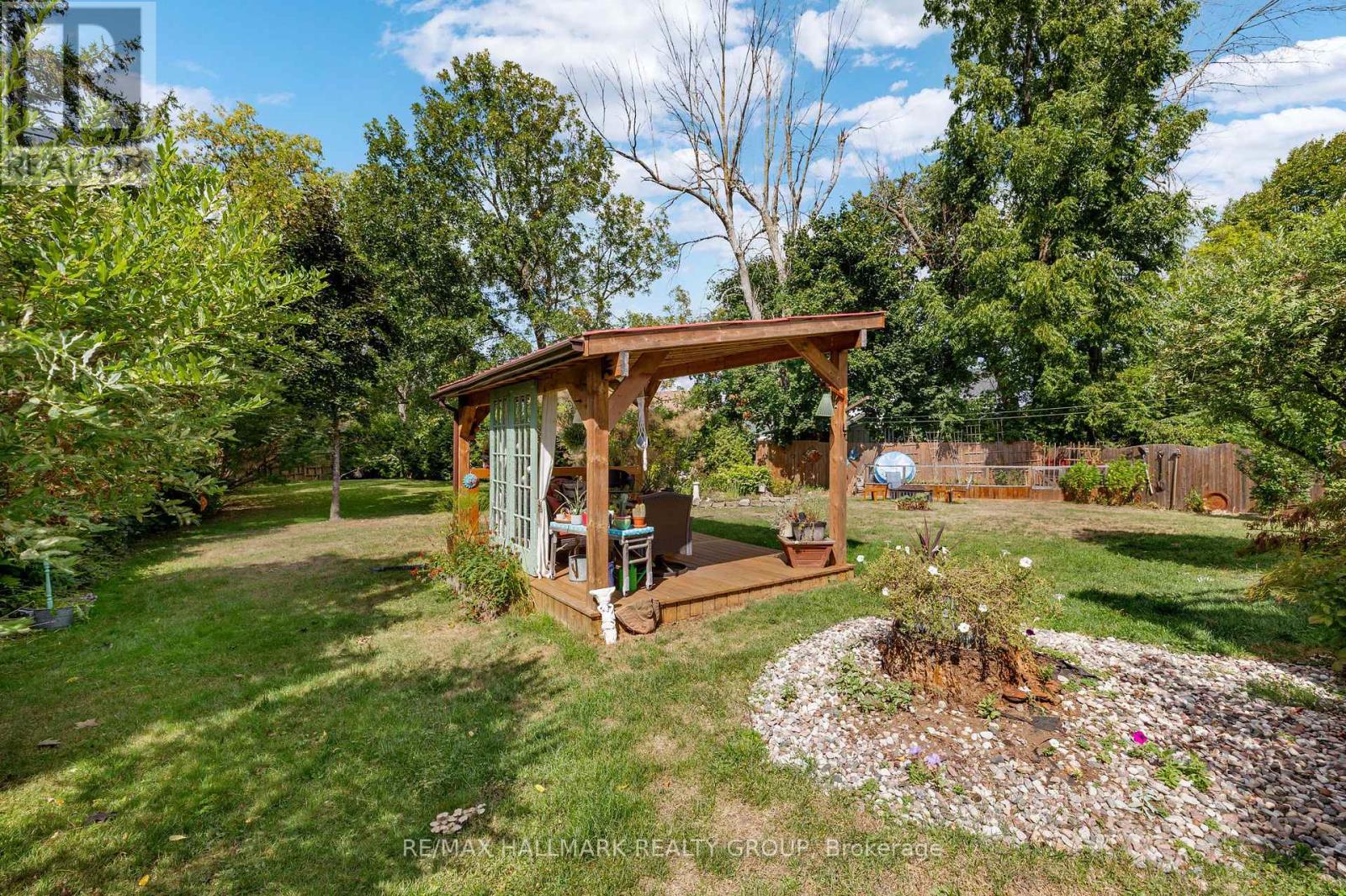2 Armstrong Place, North Dundas, Ontario  K0C 1H0 - Photo 37 - X12393219