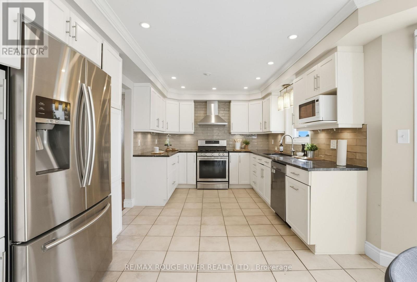 38 Silverbirch Place, Whitby, Ontario  L1R 1X6 - Photo 14 - E12393266