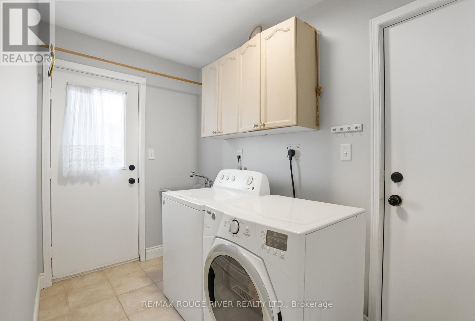38 Silverbirch Place, Whitby, Ontario  L1R 1X6 - Photo 17 - E12393266