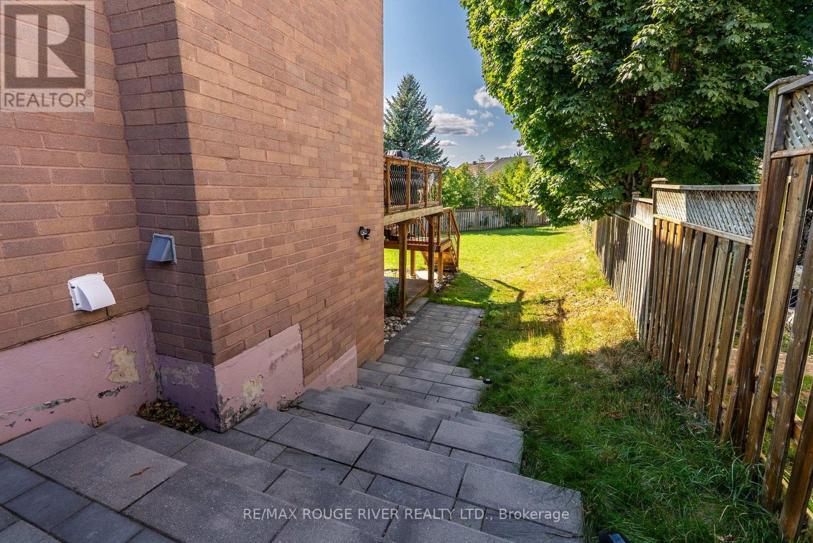 38 Silverbirch Place, Whitby, Ontario  L1R 1X6 - Photo 40 - E12393266