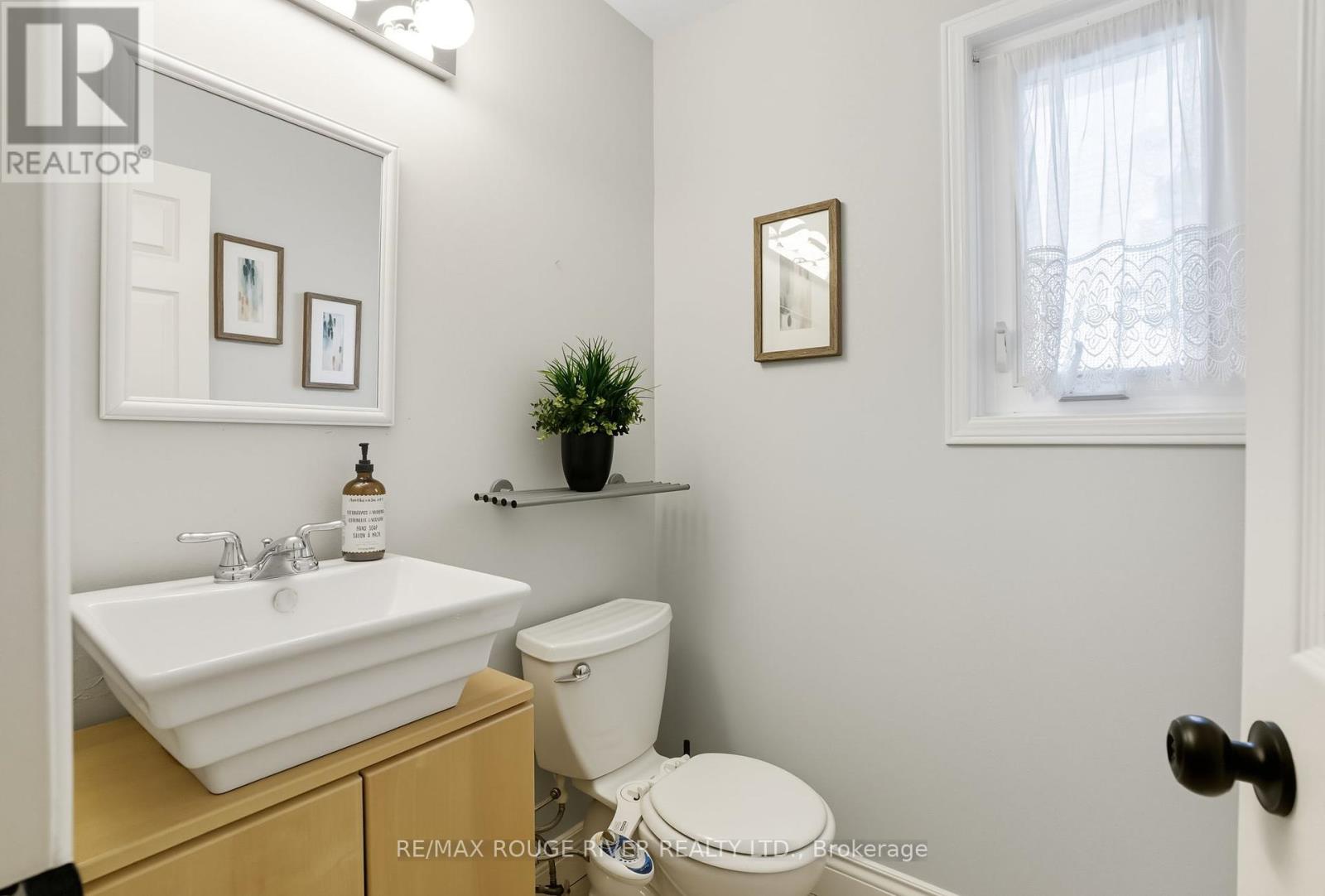 38 Silverbirch Place, Whitby, Ontario  L1R 1X6 - Photo 8 - E12393266