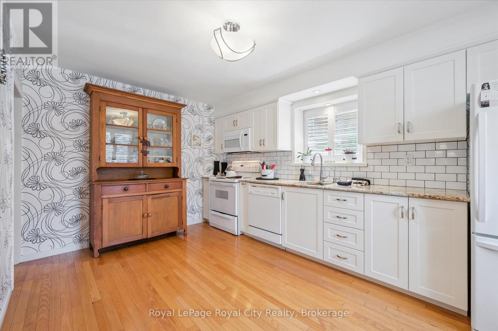 139 Dublin Street N, Guelph, Ontario  N1H 4N6 - Photo 10 - X12393271