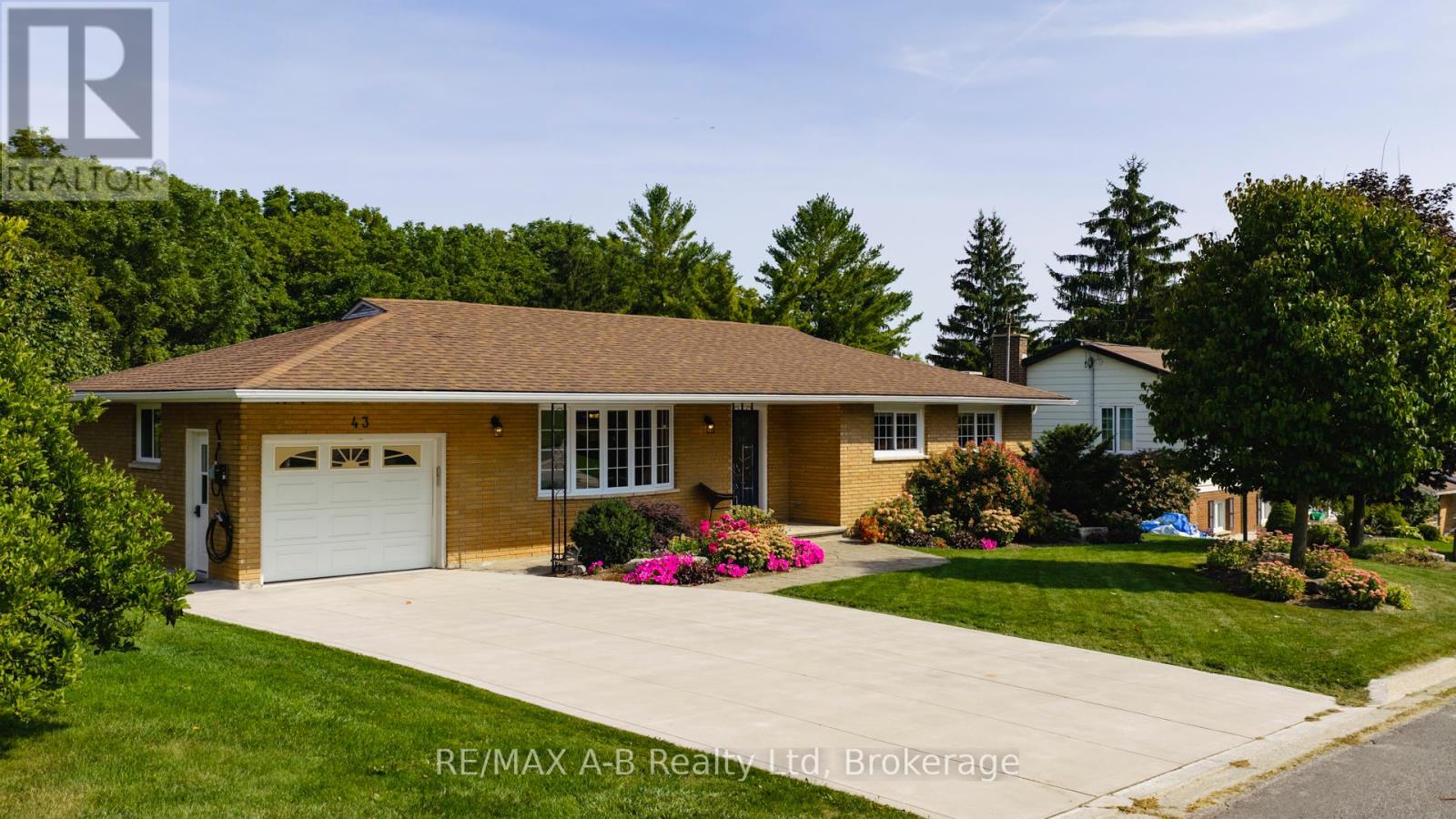 43 Widder Street W, St. Marys, Ontario  N4X 1A5 - Photo 2 - X12393273