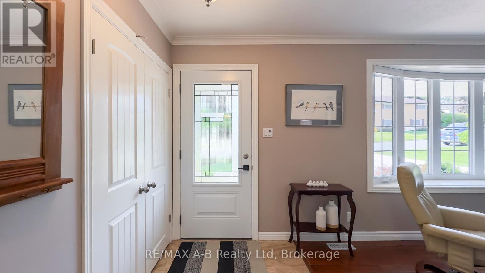 43 Widder Street W, St. Marys, Ontario  N4X 1A5 - Photo 5 - X12393273