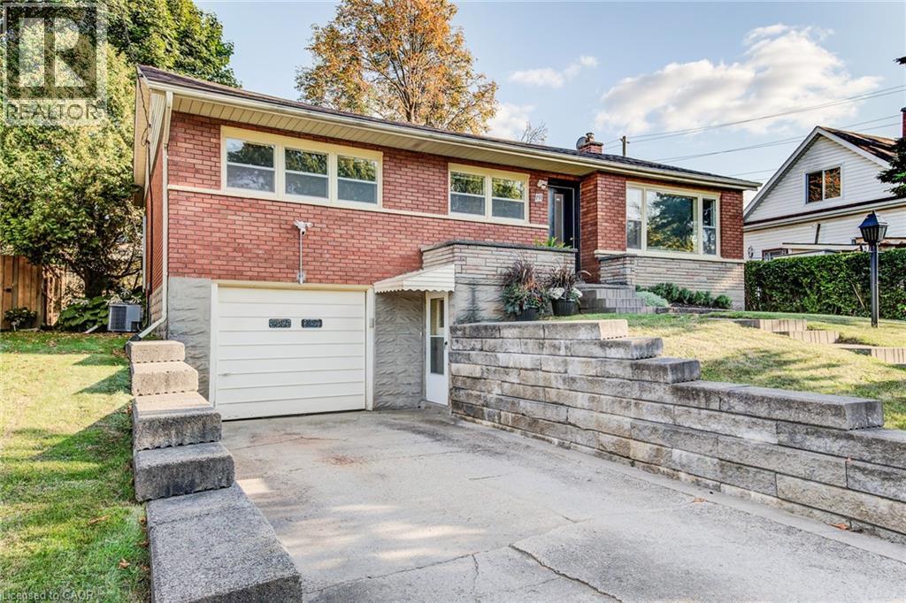 Property at 191 ALLEN Street E image 1