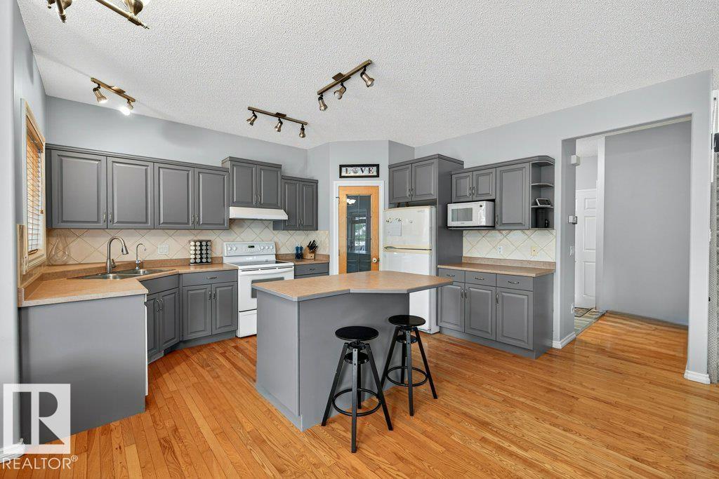 950 Blackmud Creek Cr Sw, Edmonton, Alberta  T6W 1J3 - Photo 14 - E4456980