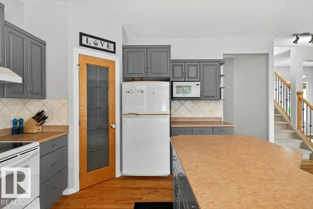 950 Blackmud Creek Cr Sw, Edmonton, Alberta  T6W 1J3 - Photo 16 - E4456980