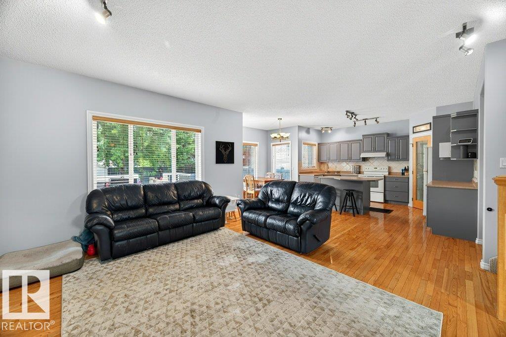 950 Blackmud Creek Cr Sw, Edmonton, Alberta  T6W 1J3 - Photo 8 - E4456980