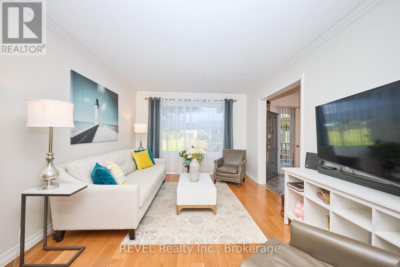 6585 Kuhn Crescent, Niagara Falls, Ontario  L2H 2H1 - Photo 2 - X12393272