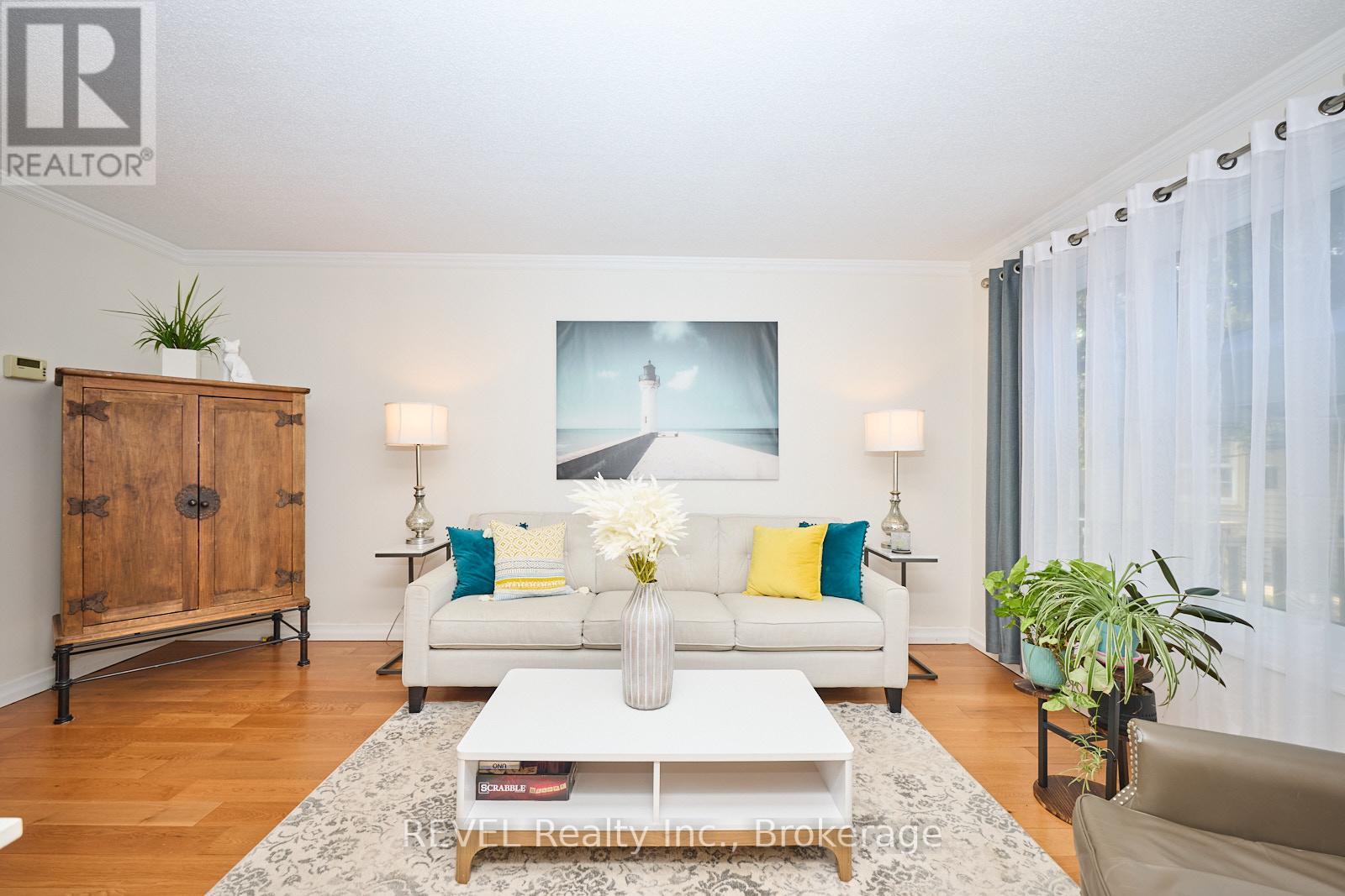 6585 Kuhn Crescent, Niagara Falls, Ontario  L2H 2H1 - Photo 4 - X12393272