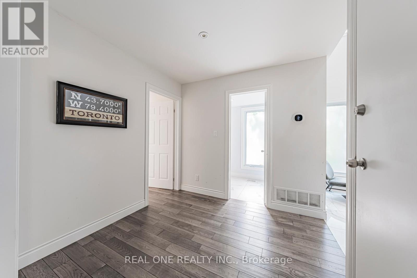 25 Tumbleweed Road, Toronto, Ontario  M2J 2N2 - Photo 18 - C12393234