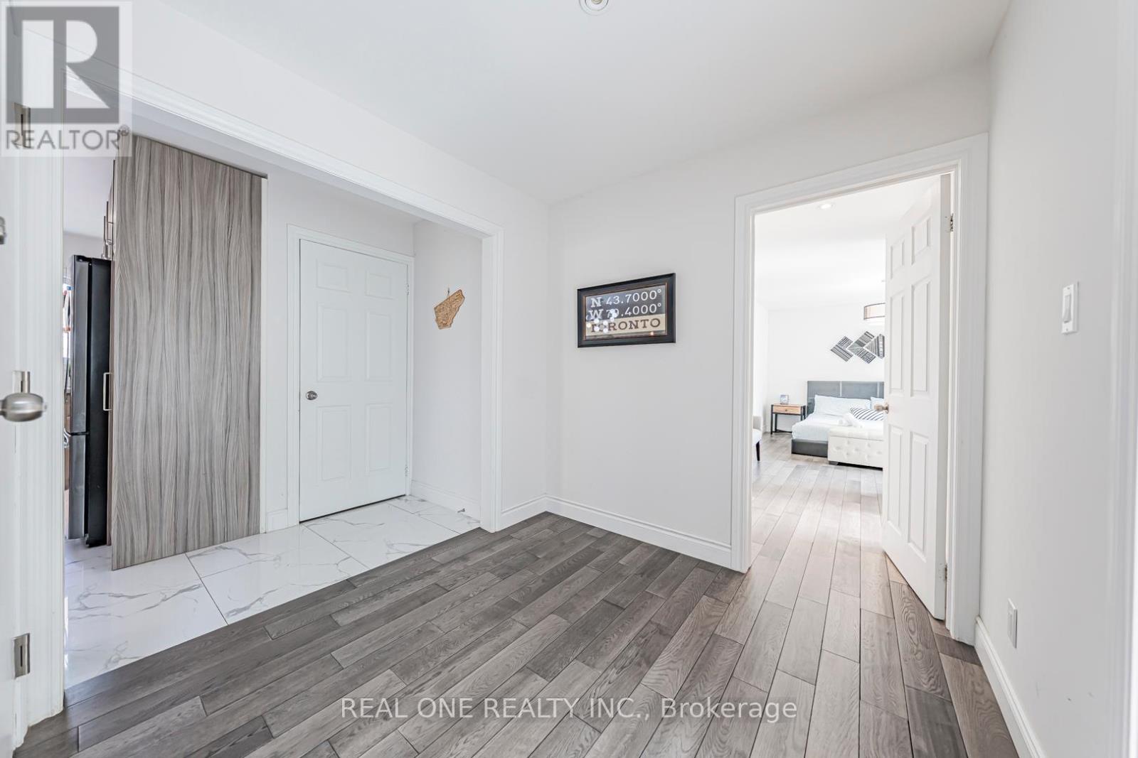 25 Tumbleweed Road, Toronto, Ontario  M2J 2N2 - Photo 19 - C12393234