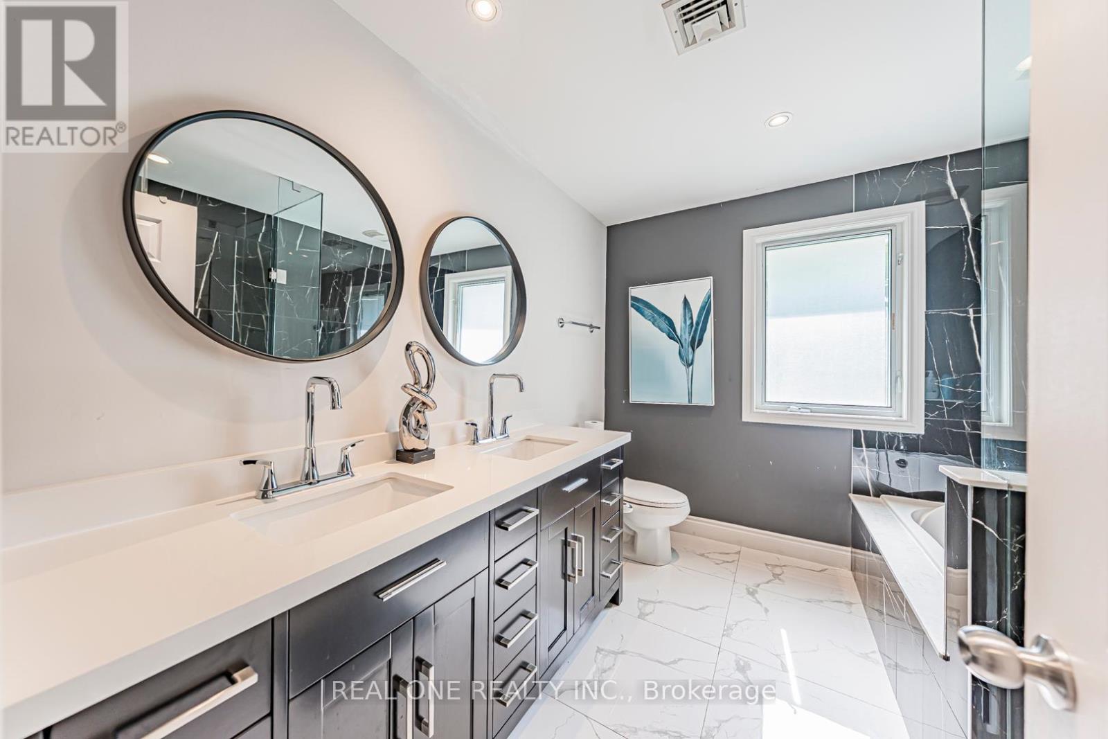 25 Tumbleweed Road, Toronto, Ontario  M2J 2N2 - Photo 38 - C12393234