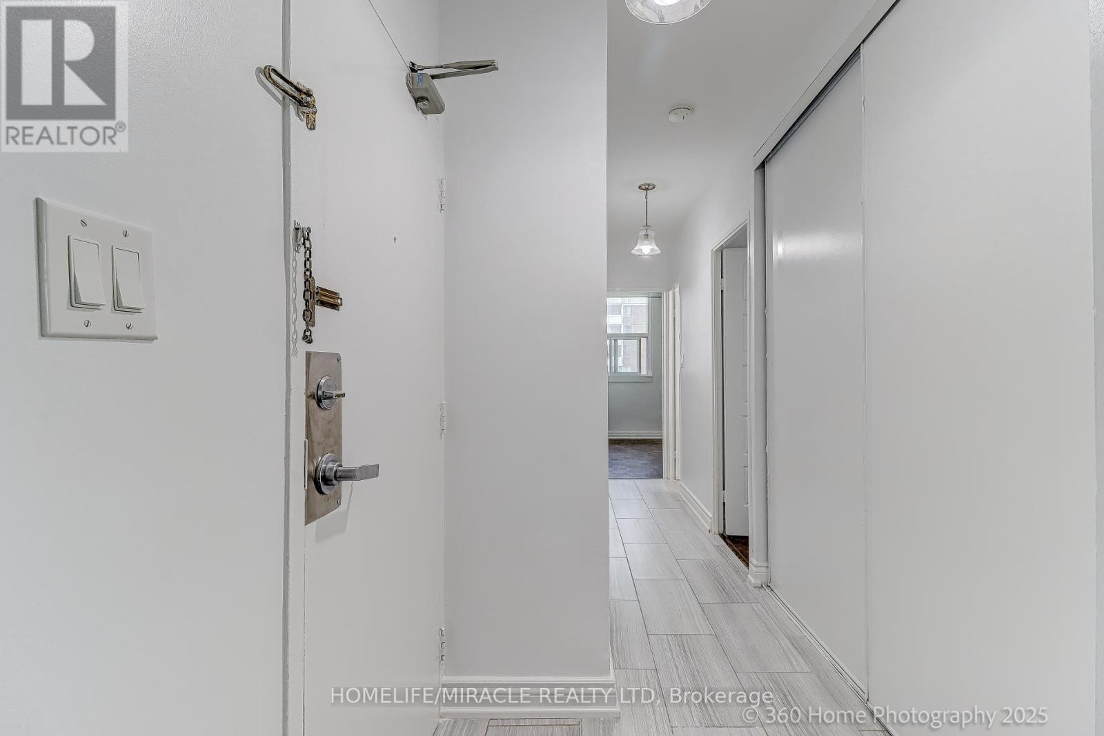1819 - 5 Massey Square, Toronto, Ontario  M4C 5L6 - Photo 14 - E12393230