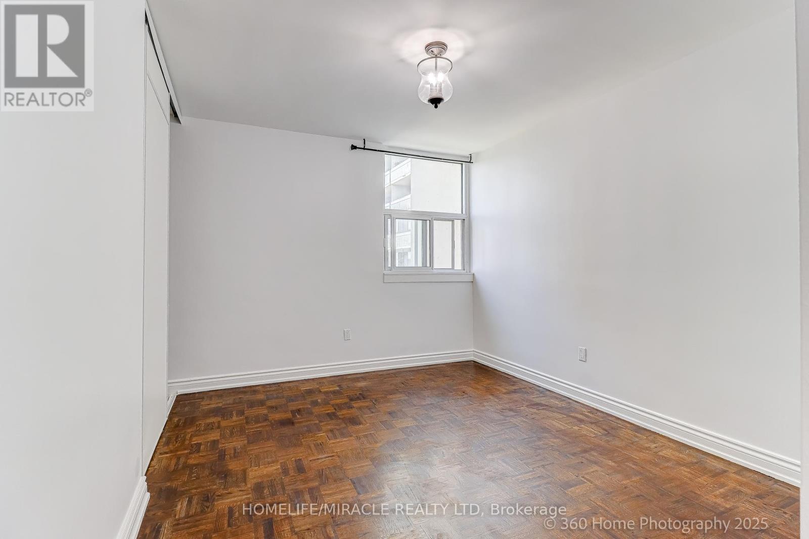 1819 - 5 Massey Square, Toronto, Ontario  M4C 5L6 - Photo 15 - E12393230