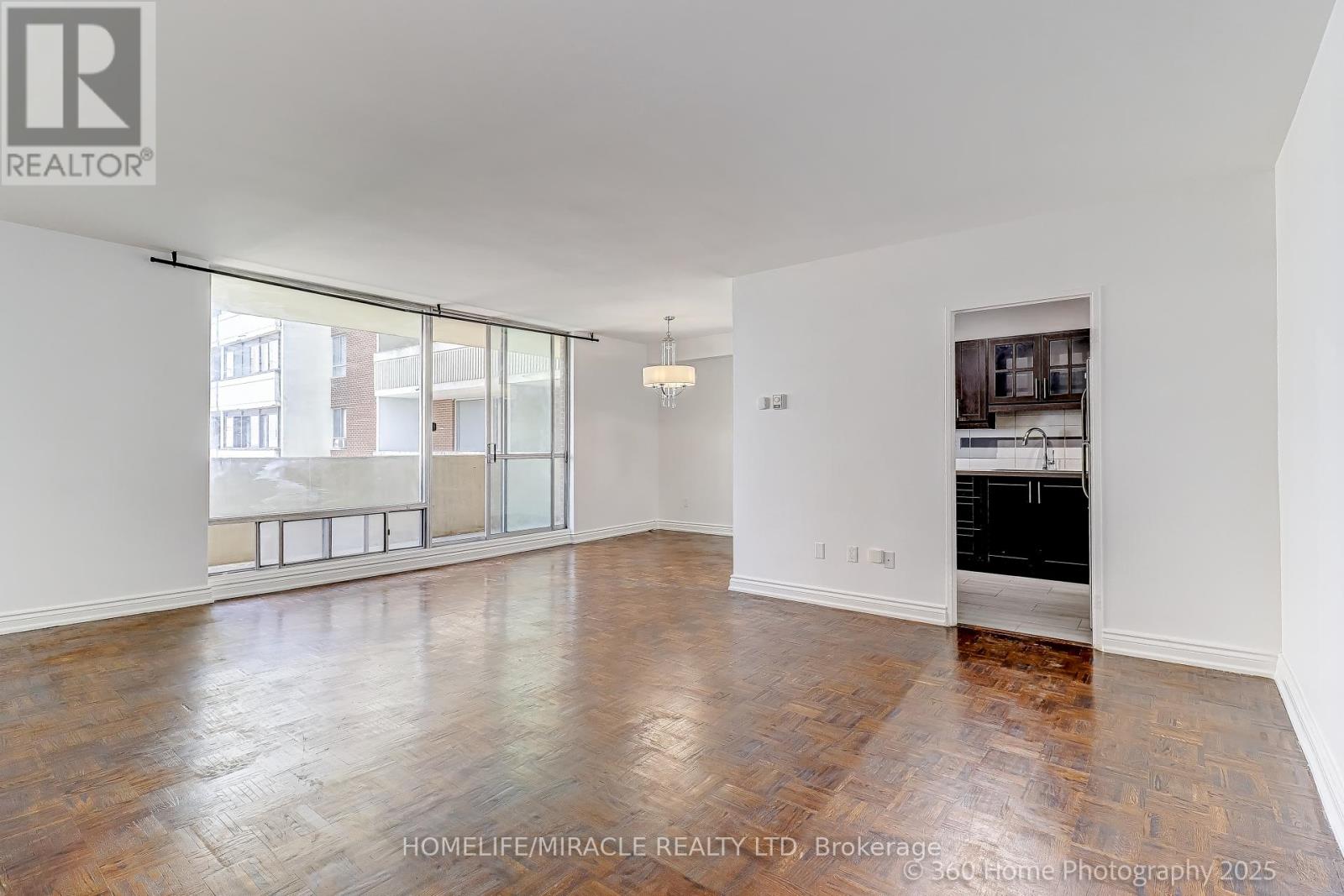 1819 - 5 Massey Square, Toronto, Ontario  M4C 5L6 - Photo 2 - E12393230