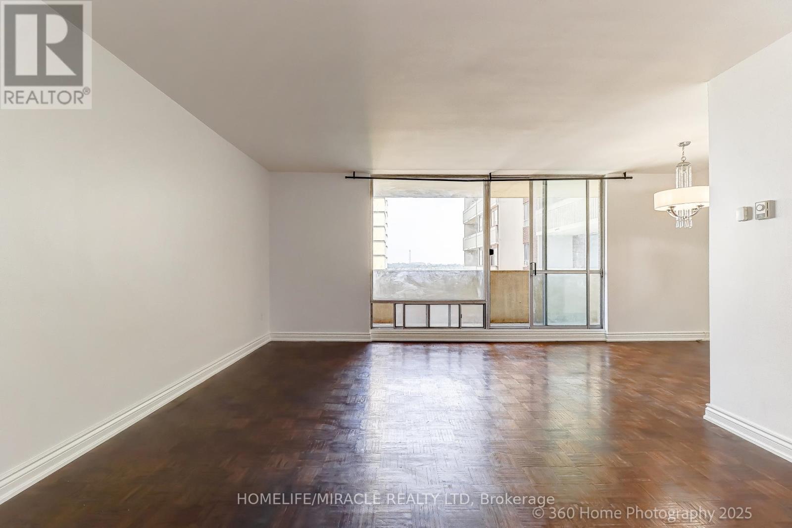 1819 - 5 Massey Square, Toronto, Ontario  M4C 5L6 - Photo 3 - E12393230