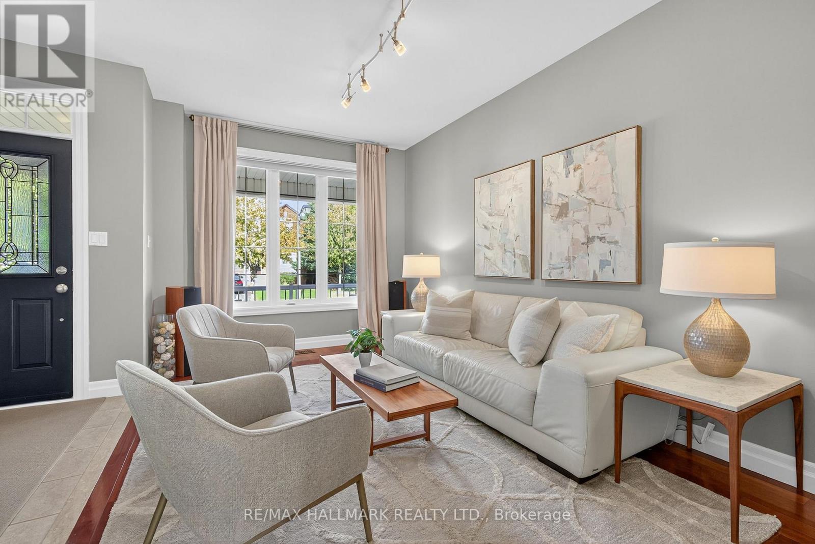 Property at 12 FOREST MANOR PLACE image 4