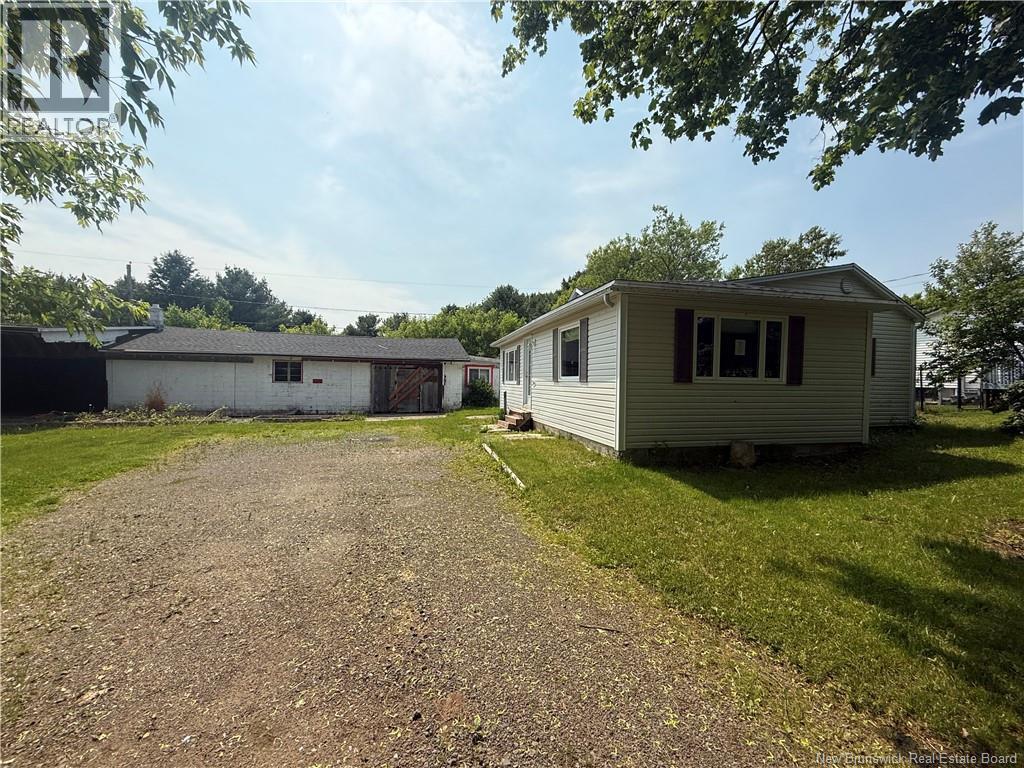 2 Bertha, Bouctouche, New Brunswick  E4S 2W6 - Photo 3 - NB126419