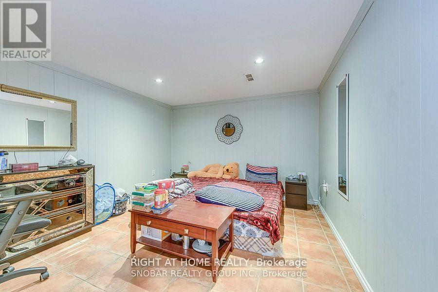Main - 24 Ludgate Drive, Toronto, Ontario  M9W 2Y3 - Photo 2 - W12393232