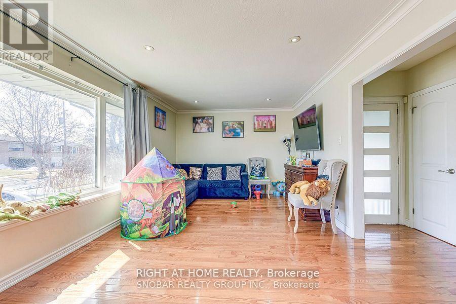 Main - 24 Ludgate Drive, Toronto, Ontario  M9W 2Y3 - Photo 3 - W12393232