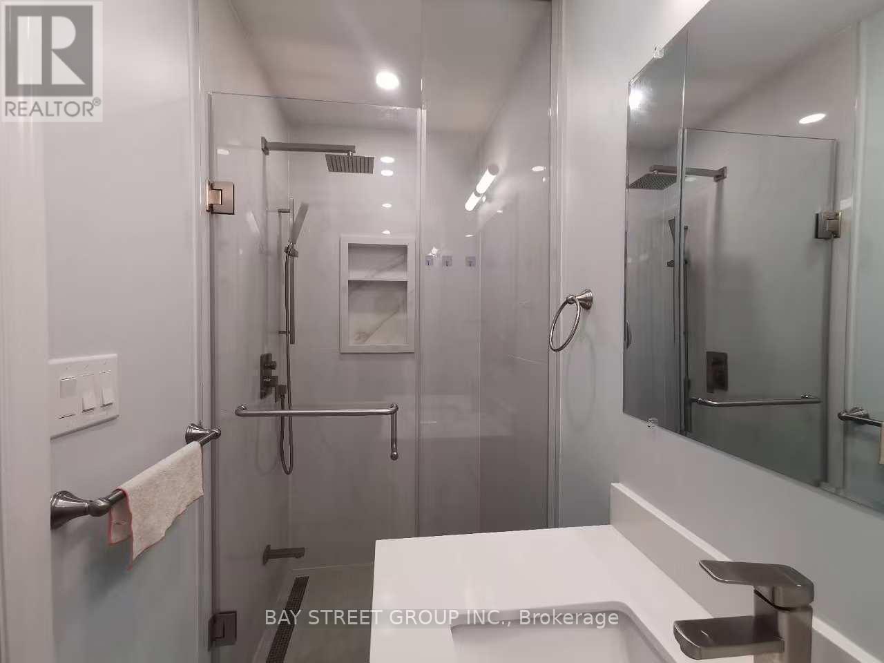 77 Toba Crescent, Brampton, Ontario  L6Z 4R8 - Photo 12 - W12393239
