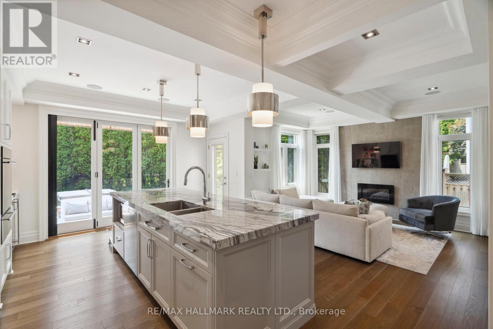 2092 Pinevalley Crescent, Oakville (Jc Joshua Creek), Ontario  L6H 6L8 - Photo 1 - W12393260