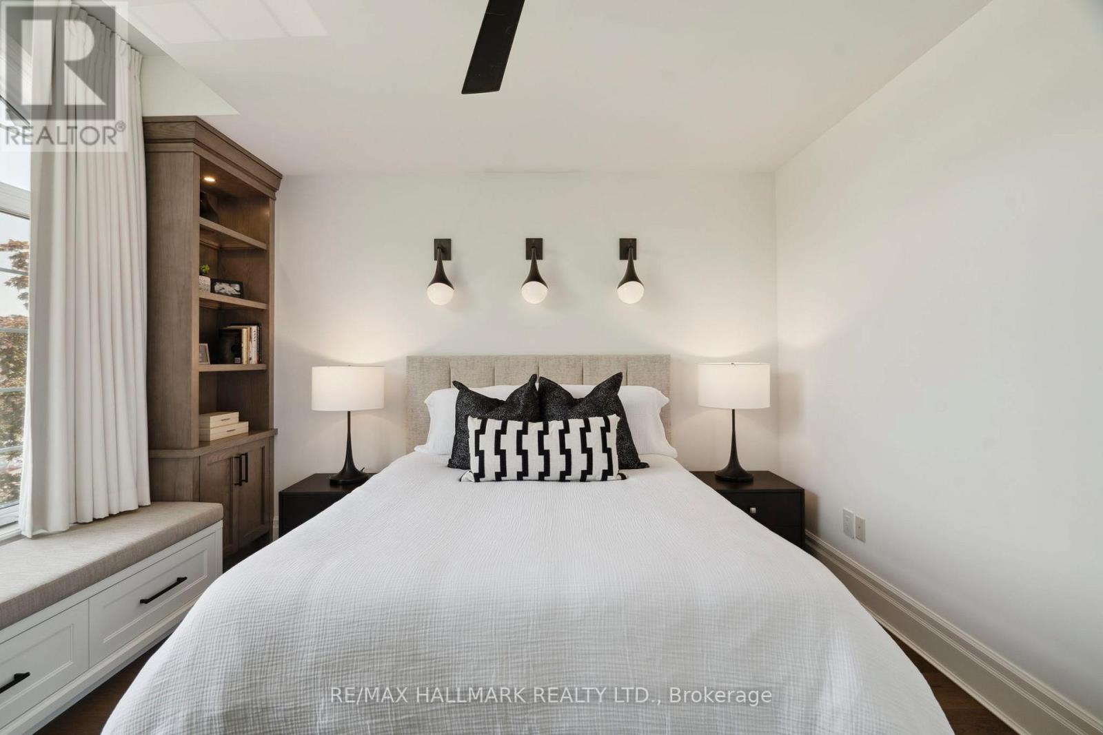 2092 Pinevalley Crescent, Oakville (Jc Joshua Creek), Ontario  L6H 6L8 - Photo 22 - W12393260