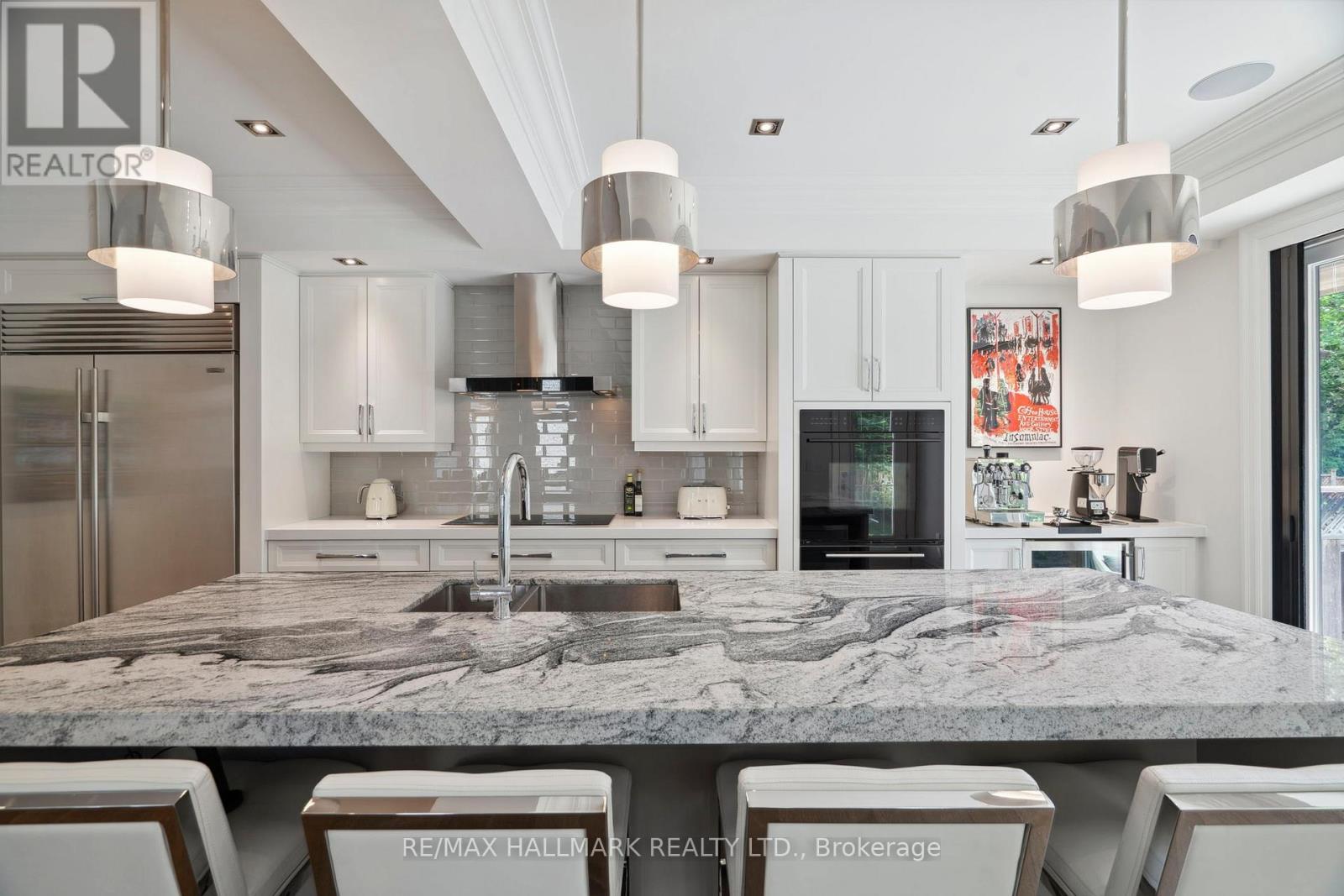 2092 Pinevalley Crescent, Oakville (Jc Joshua Creek), Ontario  L6H 6L8 - Photo 5 - W12393260