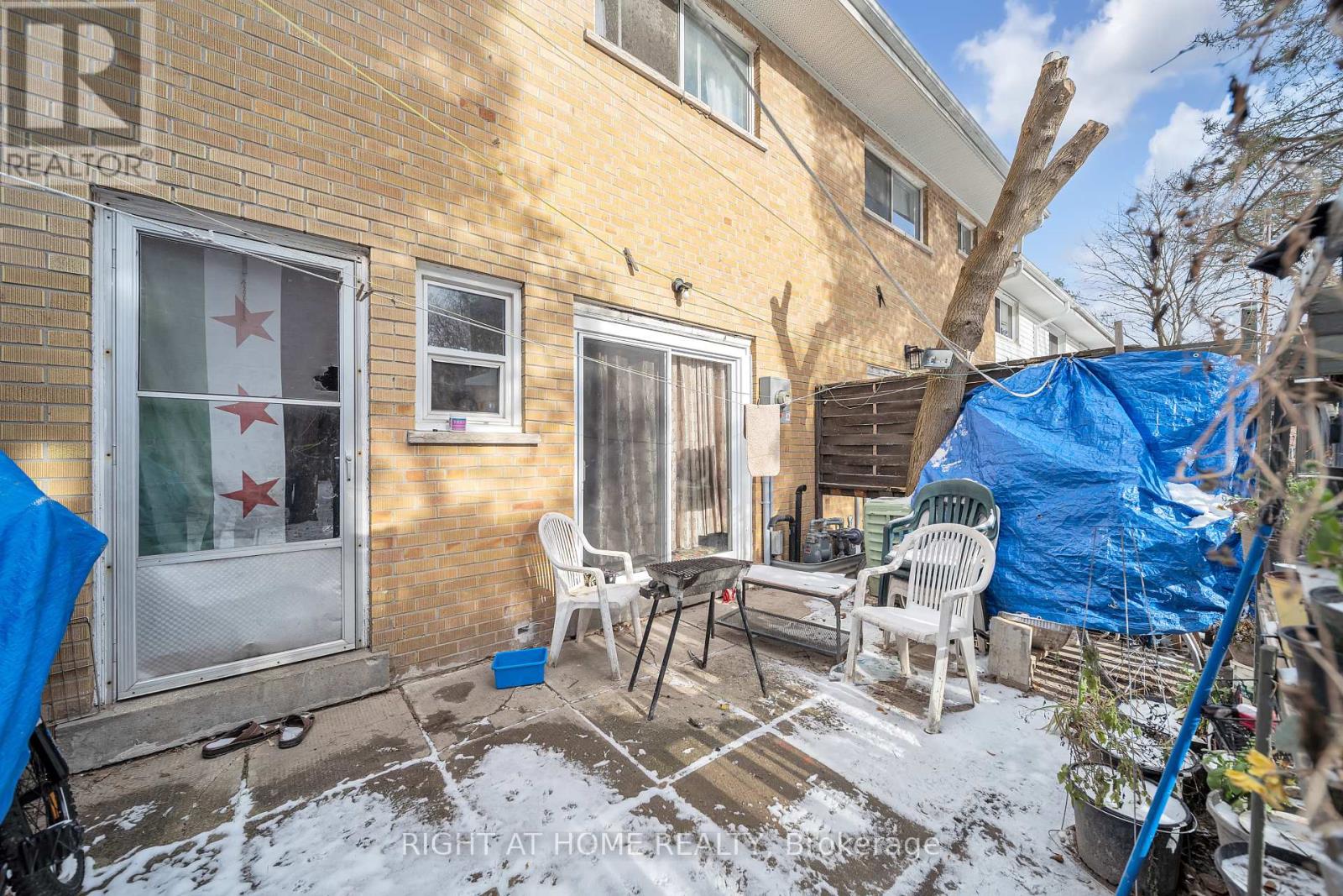 312 Westcourt Place, Waterloo, Ontario  N2L 2R7 - Photo 31 - X12393250