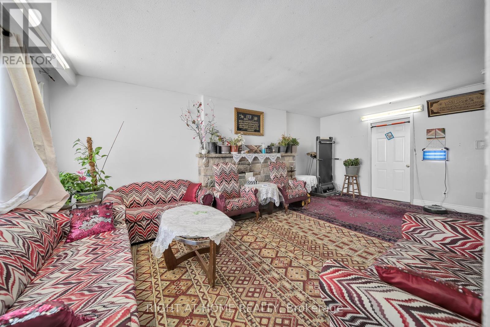 Property at 312 WESTCOURT PLACE image 5