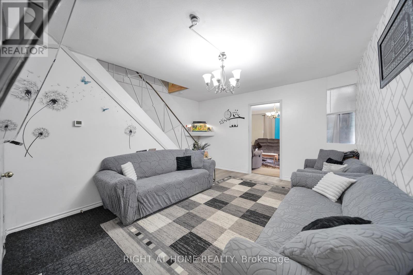 272 Westcourt Place, Waterloo, Ontario  N2L 2R7 - Photo 10 - X12393251