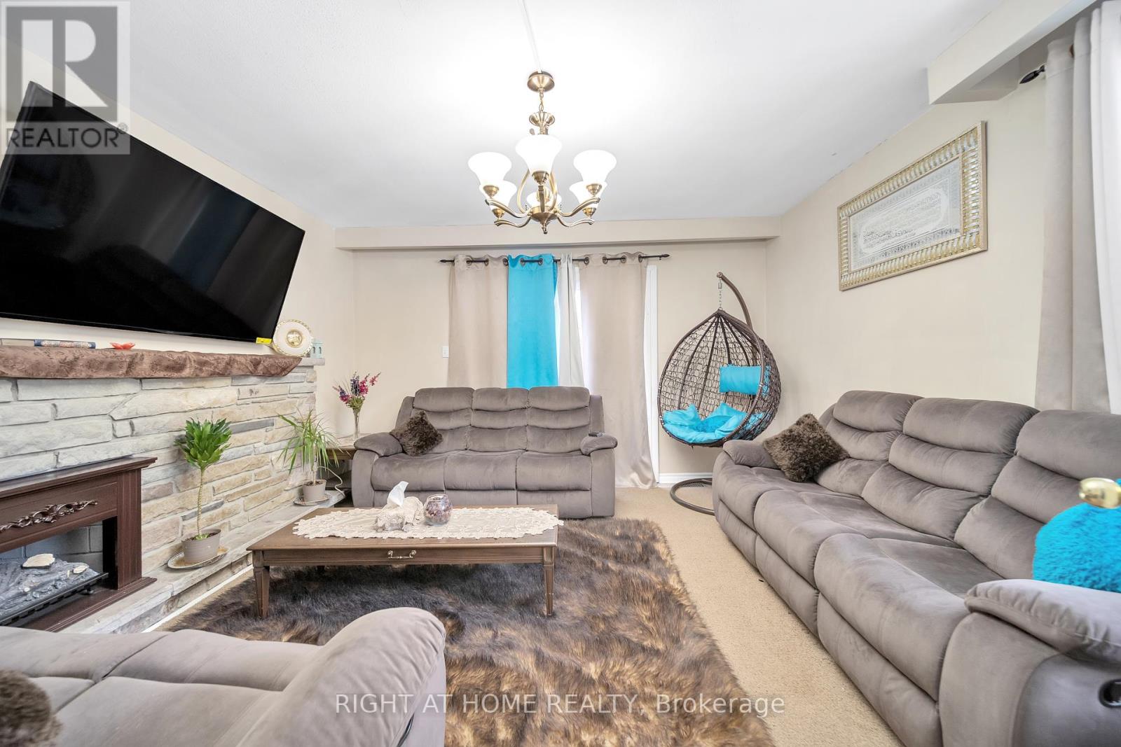272 Westcourt Place, Waterloo, Ontario  N2L 2R7 - Photo 13 - X12393251