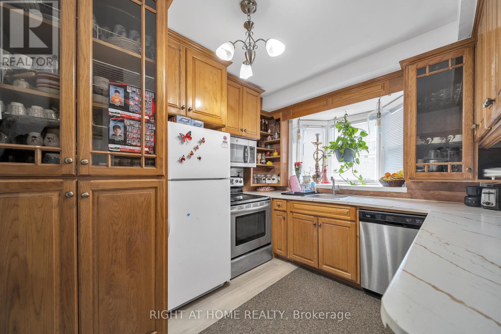 272 Westcourt Place, Waterloo, Ontario  N2L 2R7 - Photo 17 - X12393251