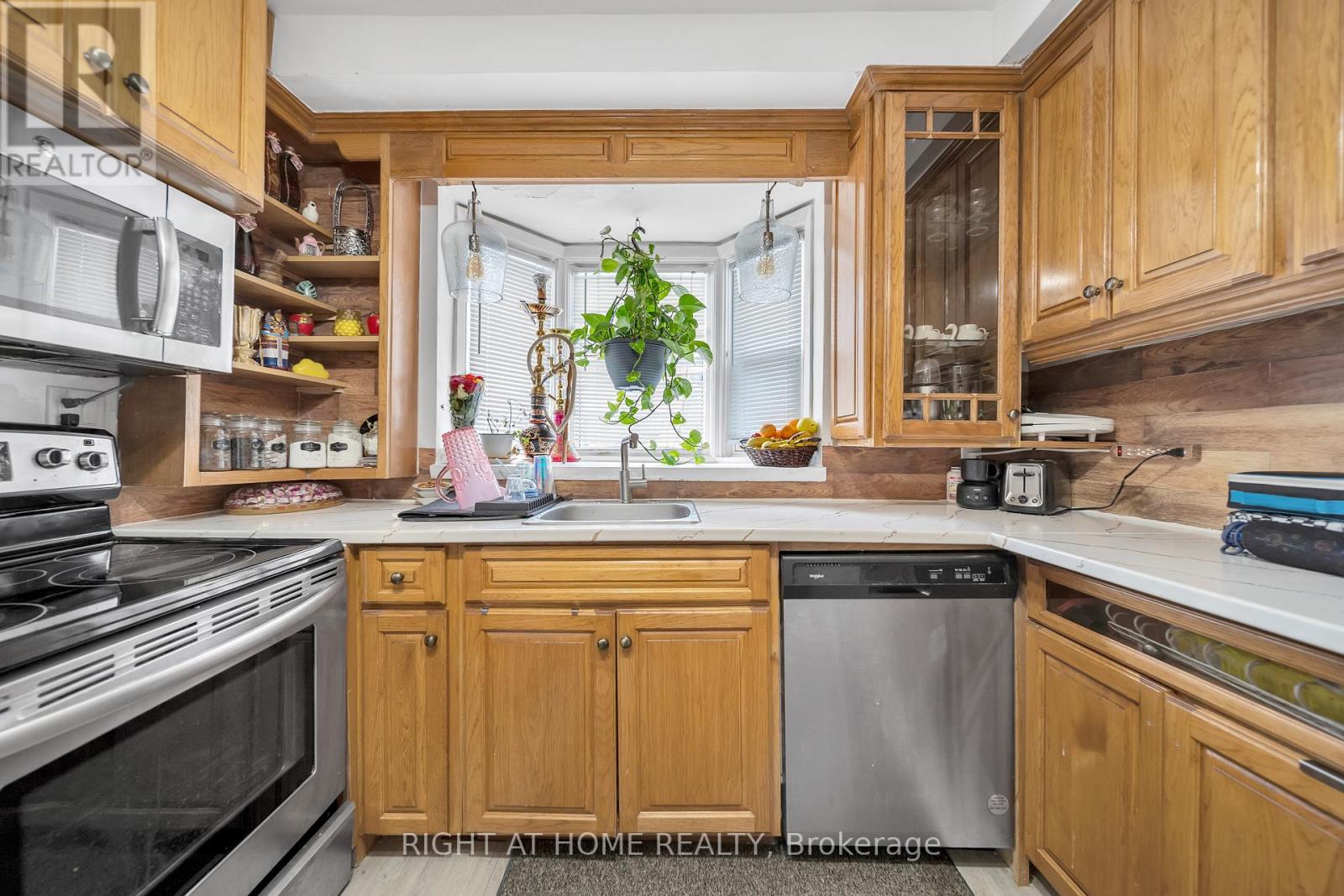 272 Westcourt Place, Waterloo, Ontario  N2L 2R7 - Photo 19 - X12393251