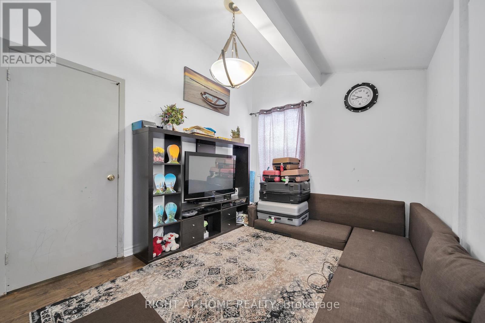 272 Westcourt Place, Waterloo, Ontario  N2L 2R7 - Photo 22 - X12393251