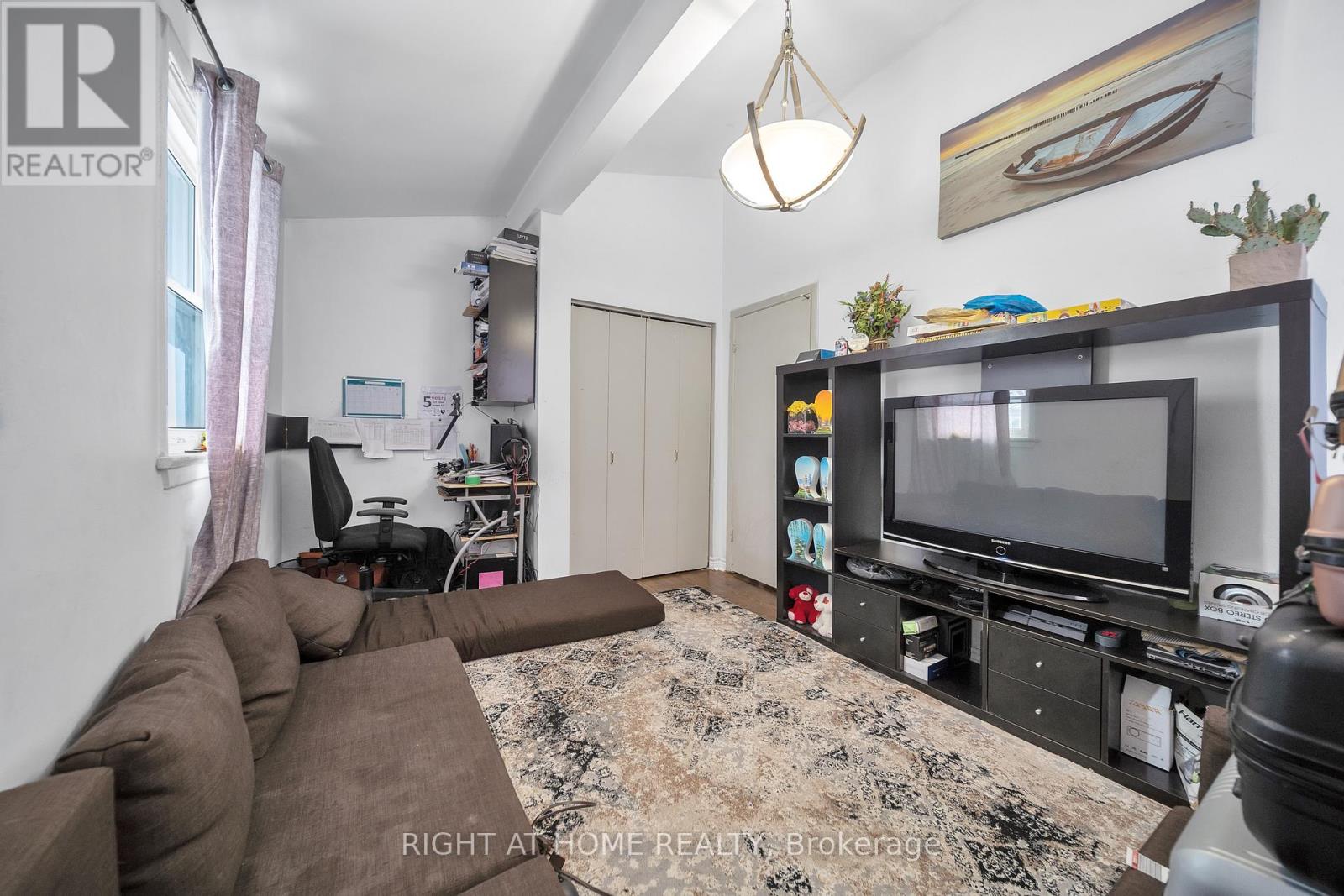 272 Westcourt Place, Waterloo, Ontario  N2L 2R7 - Photo 23 - X12393251