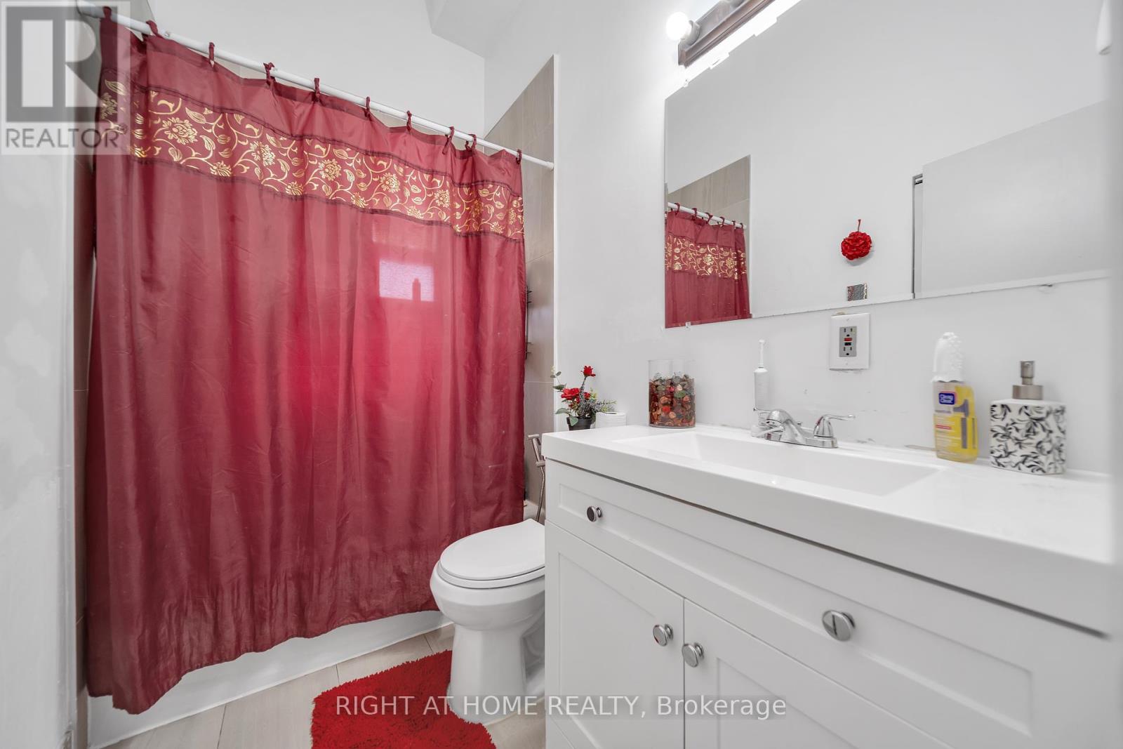 272 Westcourt Place, Waterloo, Ontario  N2L 2R7 - Photo 28 - X12393251