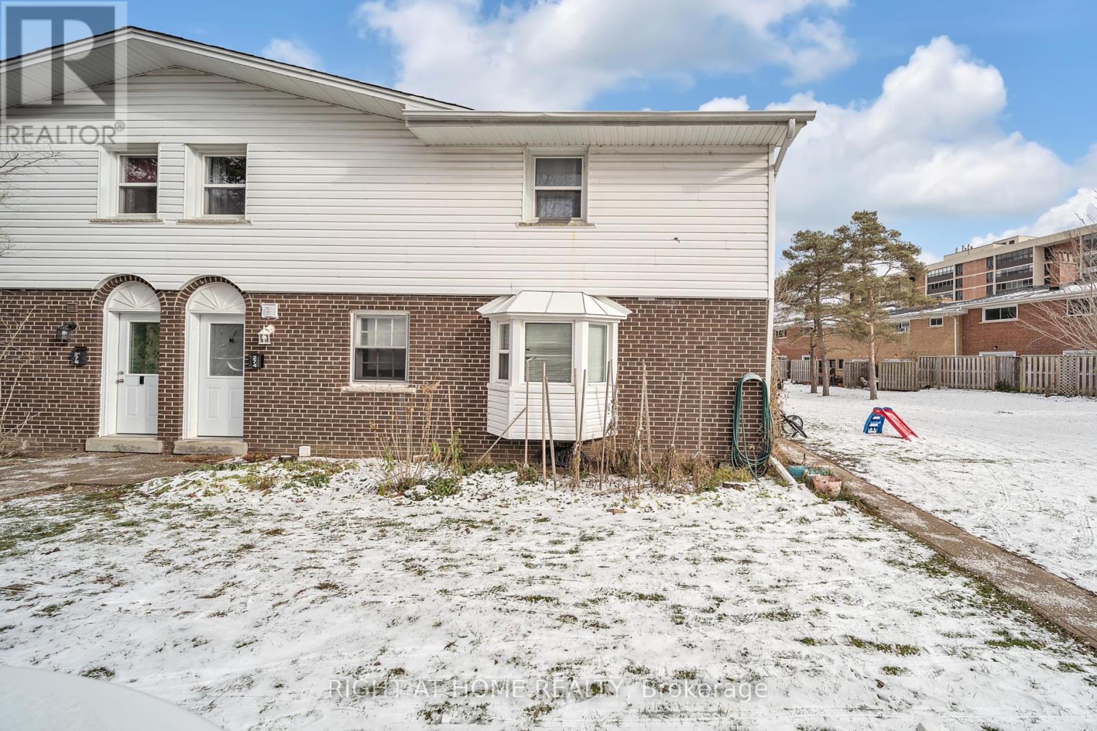 Property at 272 WESTCOURT PLACE image 3