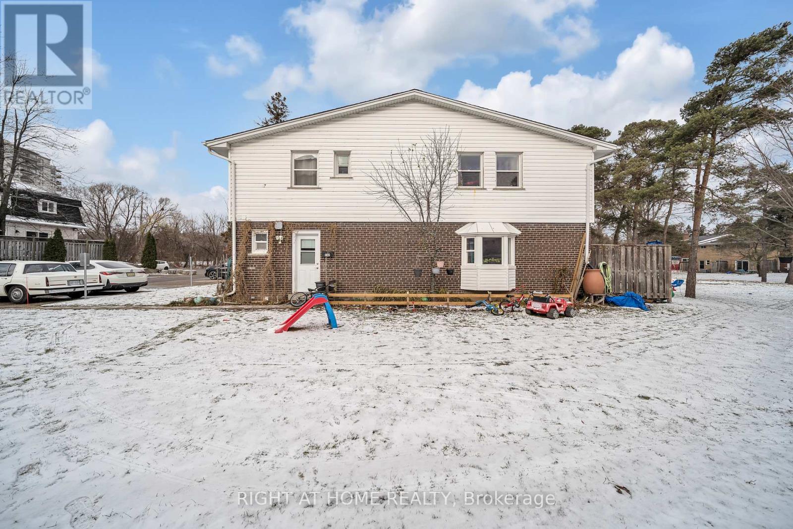 Property at 272 WESTCOURT PLACE image 4
