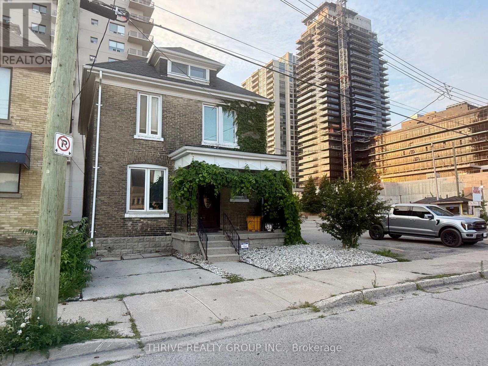 66 Fullarton Street, London East, Ontario  N6A 1K1 - Photo 2 - X12393308