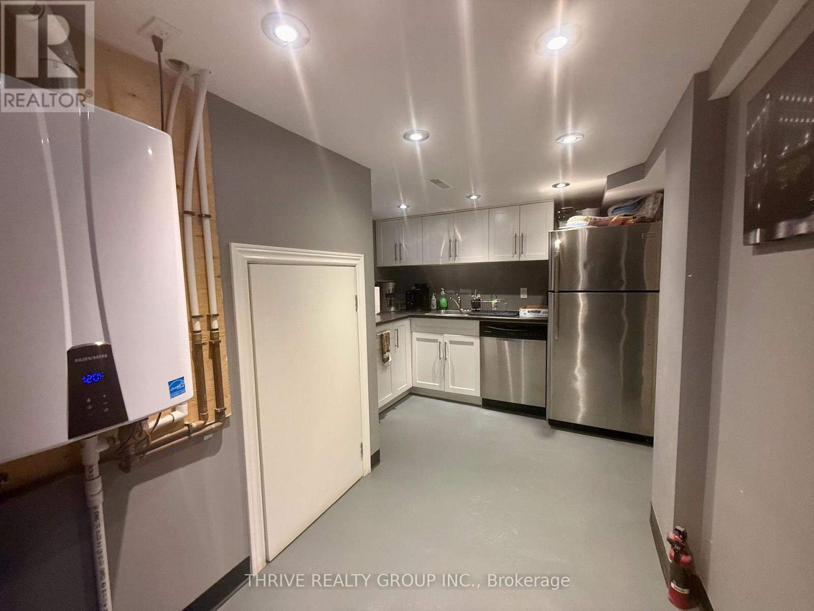 66 Fullarton Street, London East, Ontario  N6A 1K1 - Photo 4 - X12393308