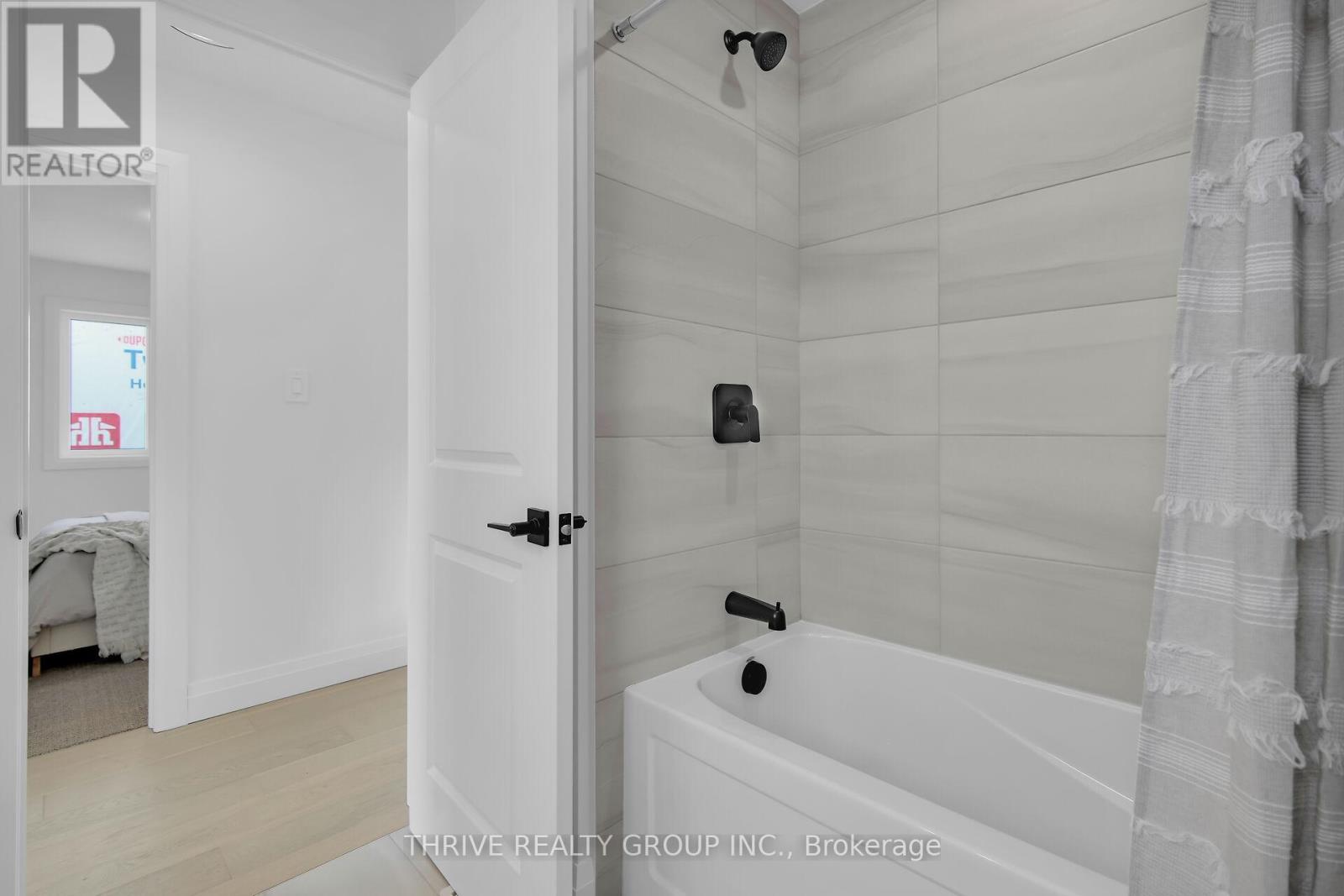 2400 Jordan Boulevard, London North (North S), Ontario  N6G 3R5 - Photo 31 - X12393357