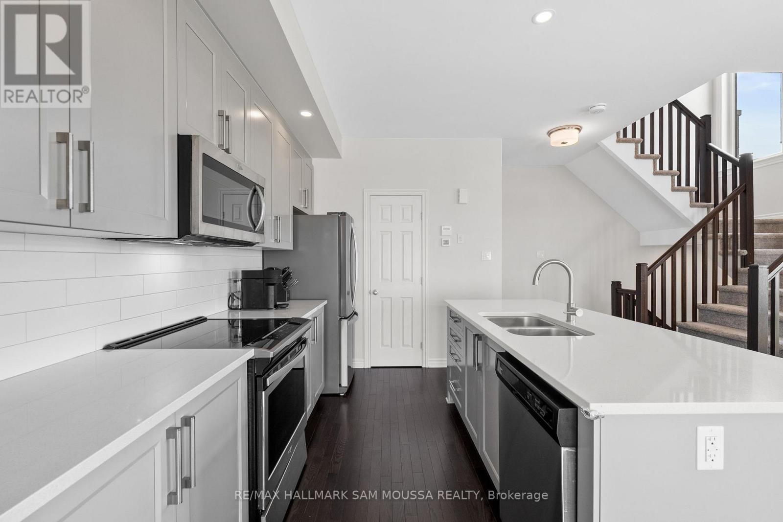 625 Cartographe Street, Ottawa, Ontario  K4A 1J7 - Photo 14 - X12393325