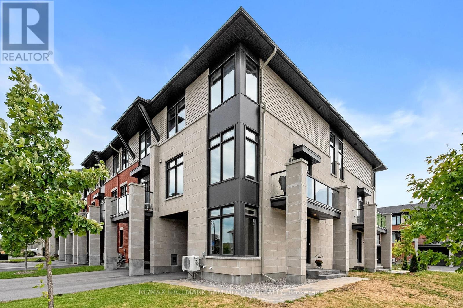 625 Cartographe Street, Ottawa, Ontario  K4A 1J7 - Photo 2 - X12393325