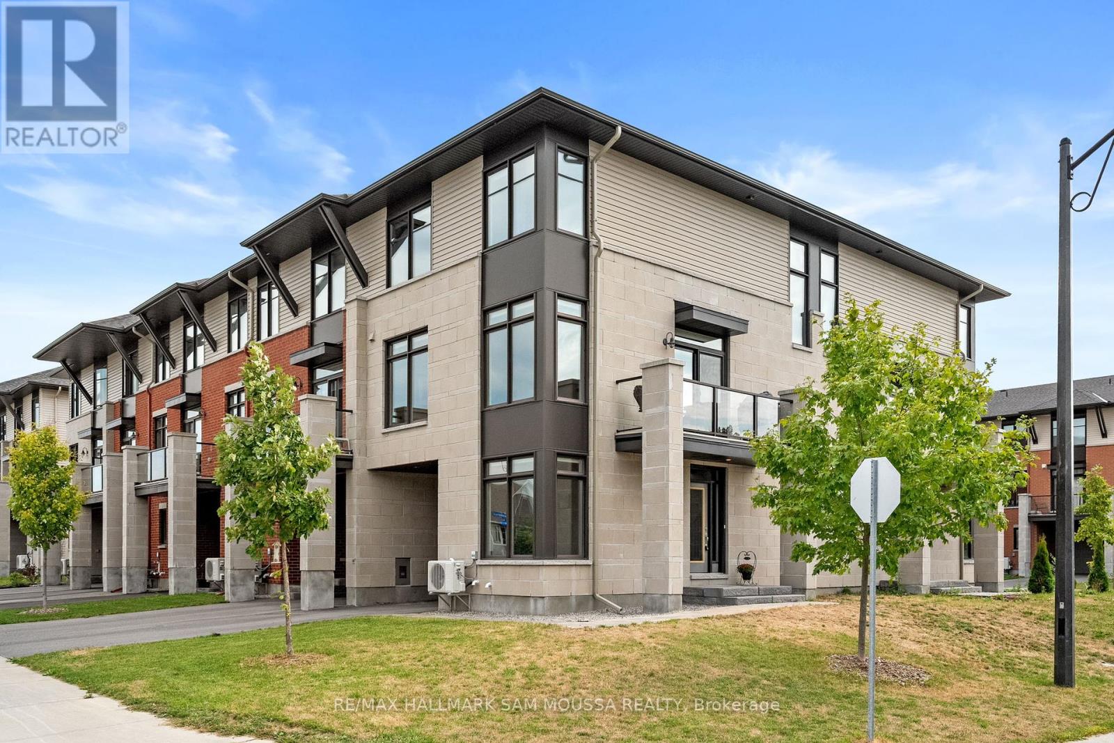 625 Cartographe Street, Ottawa, Ontario  K4A 1J7 - Photo 3 - X12393325