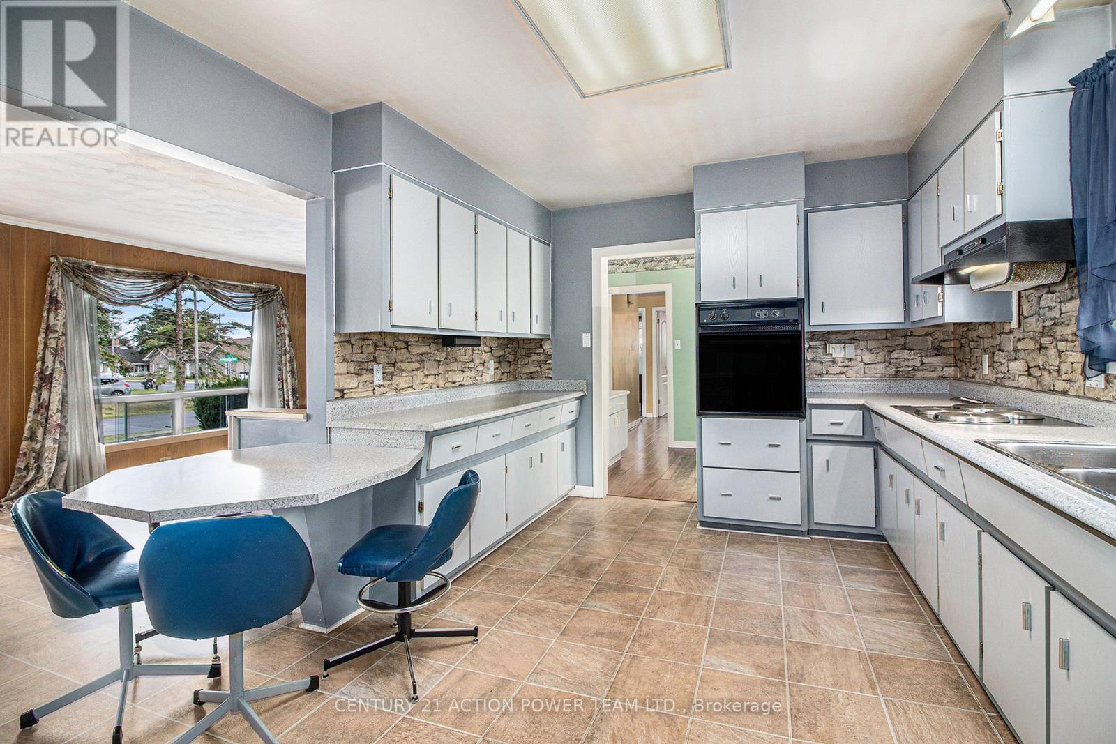 2 Champagne Street, North Stormont, Ontario  K0A 1R0 - Photo 11 - X12393331