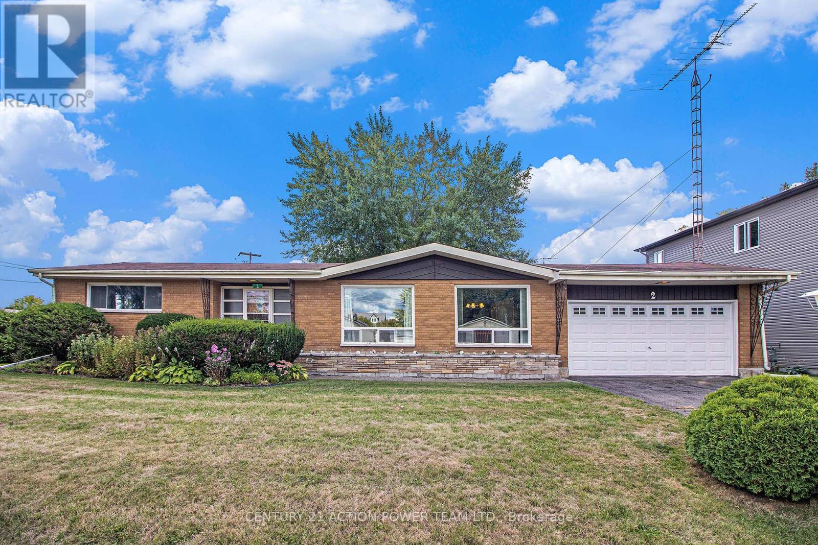 2 Champagne Street, North Stormont, Ontario  K0A 1R0 - Photo 2 - X12393331