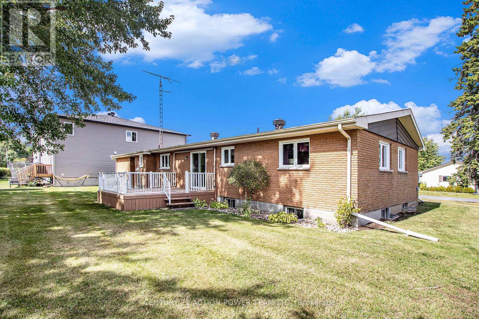 2 Champagne Street, North Stormont, Ontario  K0A 1R0 - Photo 26 - X12393331